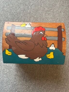 Vintage Artesanias Cayaguanca Hand-Painted Wood Trinket Box